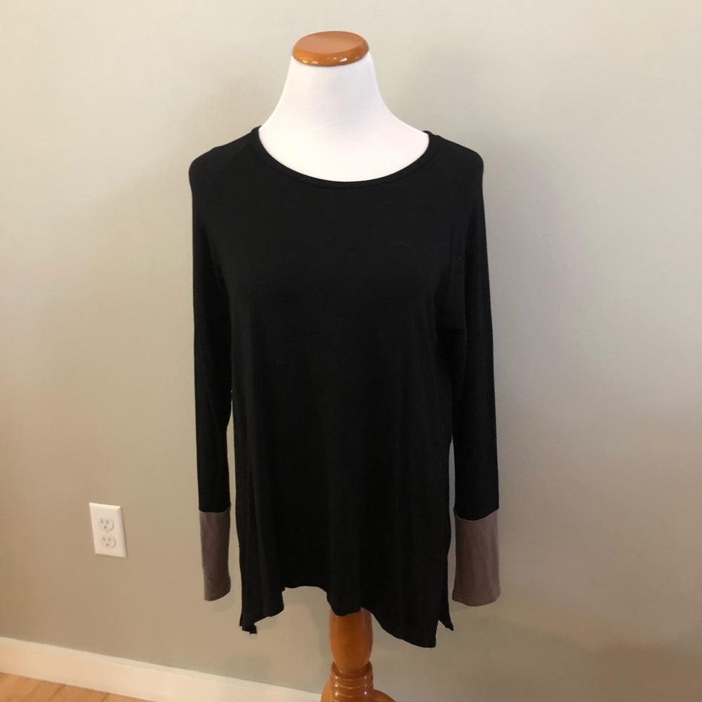 Summer & Sage Dressy Top